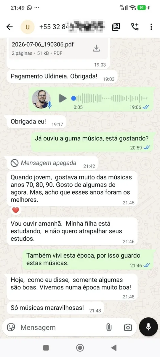 Cliente elogiando la música: '¡Solo música maravillosa!'